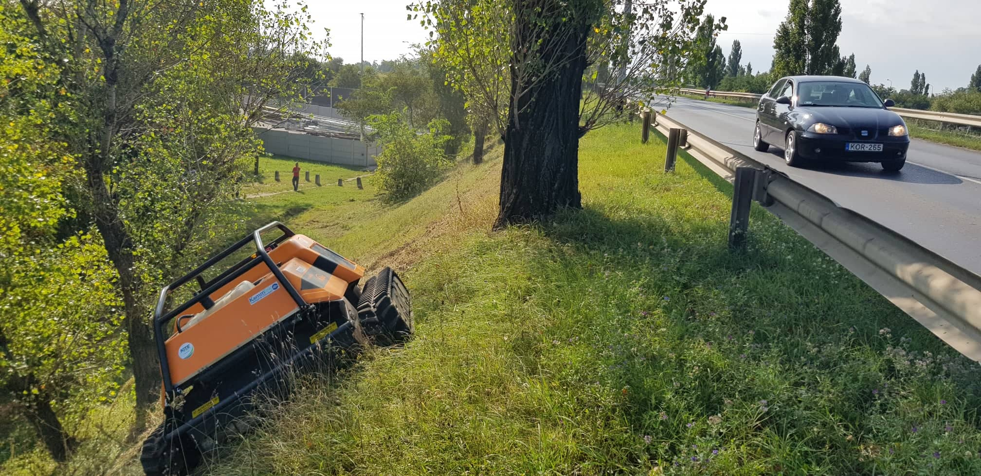 Munkába állt az első fűnyíró robot a Városgondnokságon