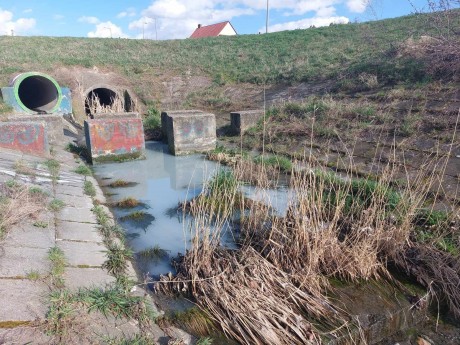 Ismét ismeretlen eredetű szennyezőanyag került a Gugásvölgyi záportározó gyűjtőcsatornájába