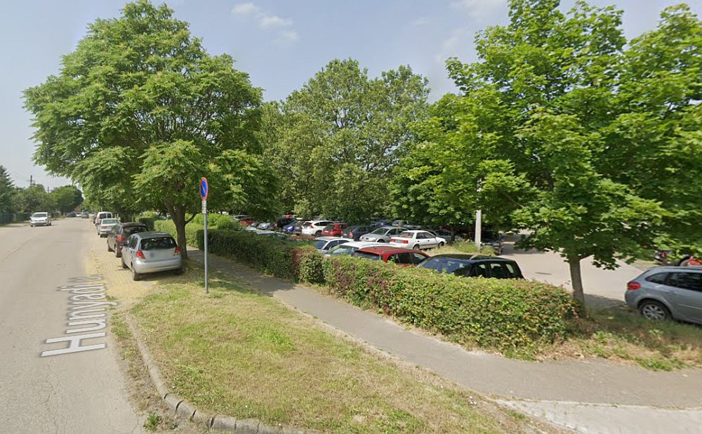 Parkfenntartási munkálatokat végeznek szombaton délelőtt a kórház parkolójában
