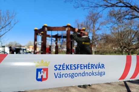 Elkezdődött a köteles játszóeszközök felújítása