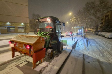 Elkezdődött az utak, járdák takarítása
